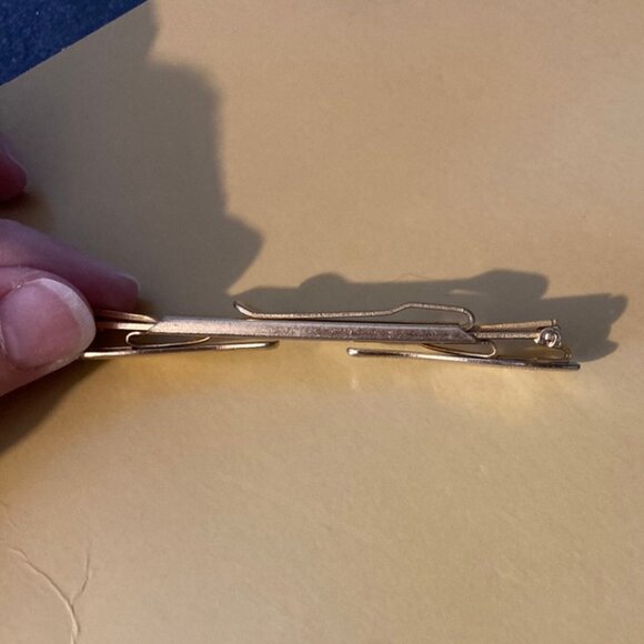 Vintage Hadley bowling pin tie/scarf clip (gold tone) - Picture 2 of 6